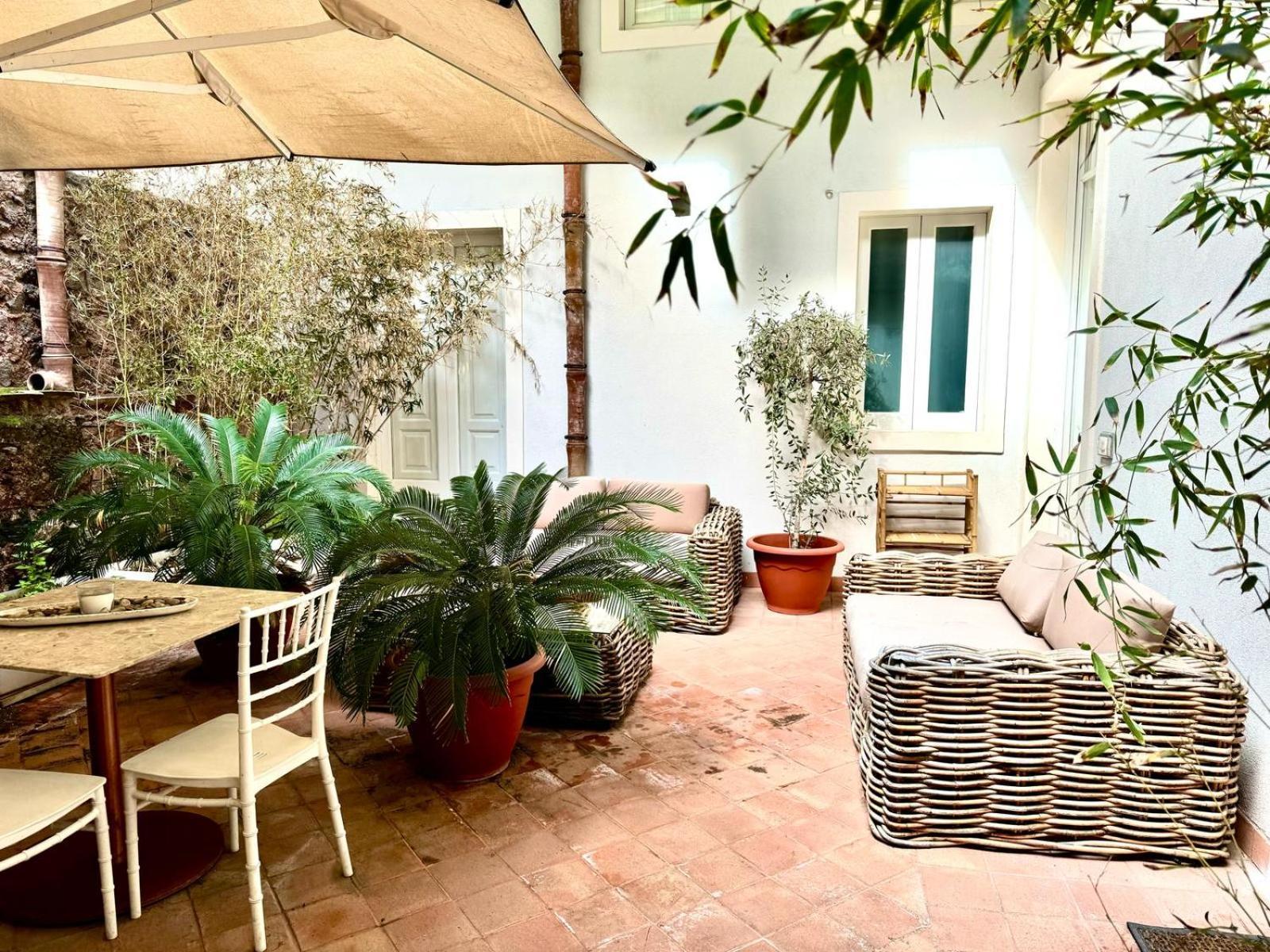 Cortile Nobile Luxury Suites Катания Экстерьер фото